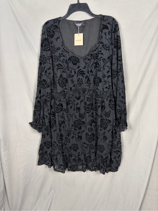 BloomChic Dresses & Skirts - NWT BloomChic Black Velvet Burnout Dress 22 24 Plus Size Sweetheart Neck Dress